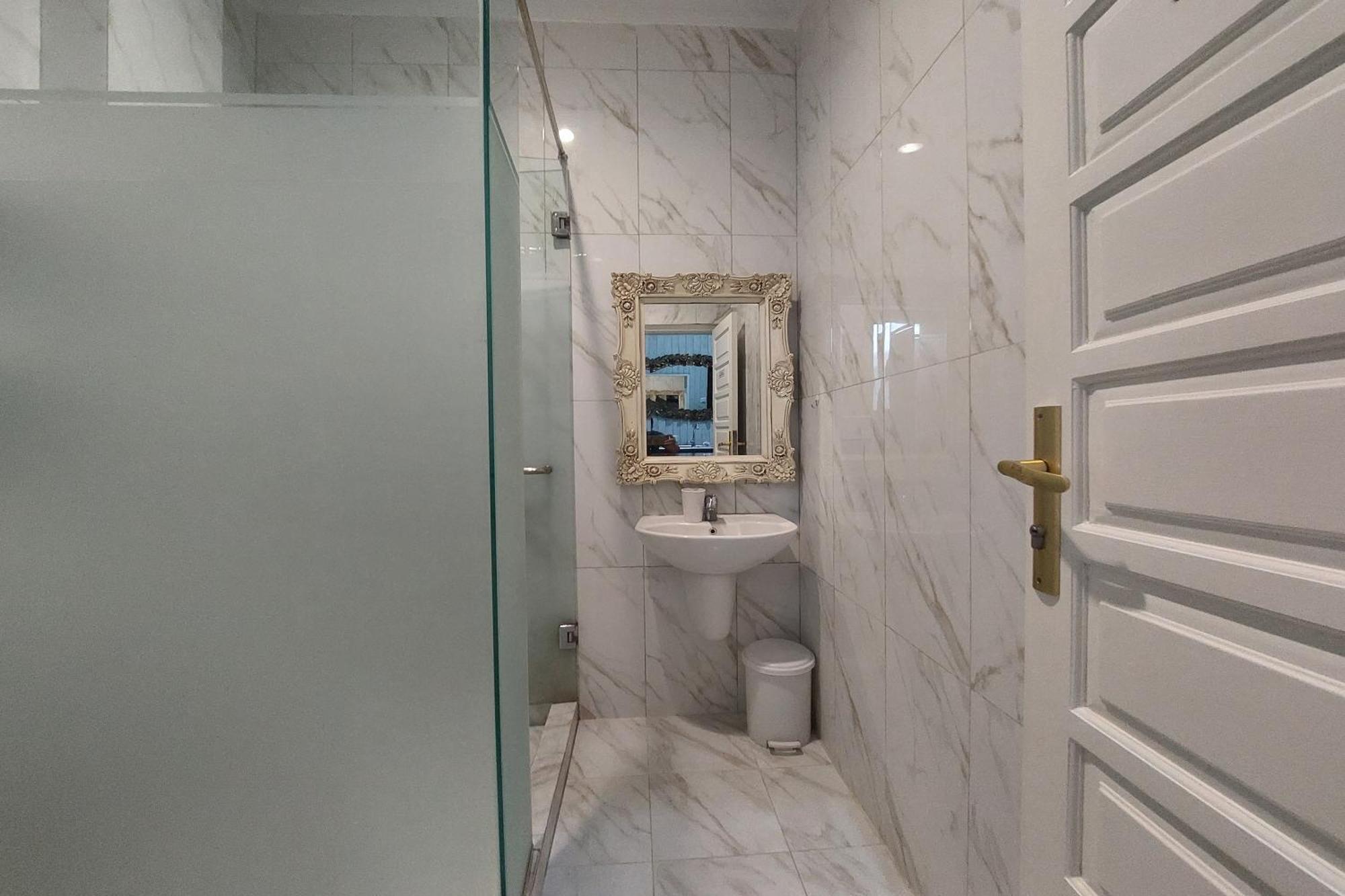 Nonie'S Huis Hotel 棉兰 外观 照片