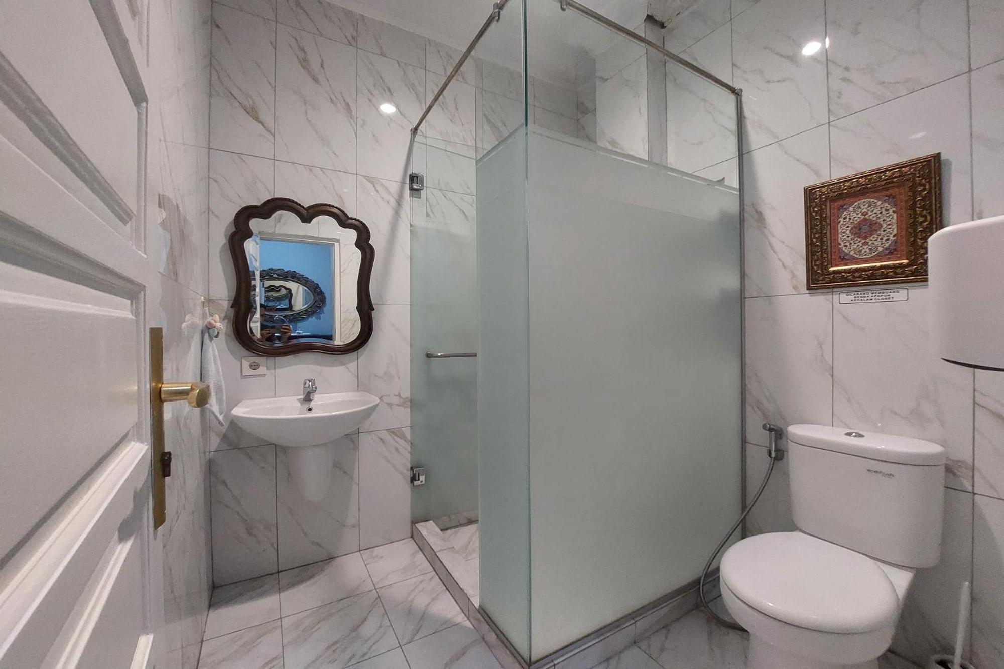 Nonie'S Huis Hotel 棉兰 外观 照片