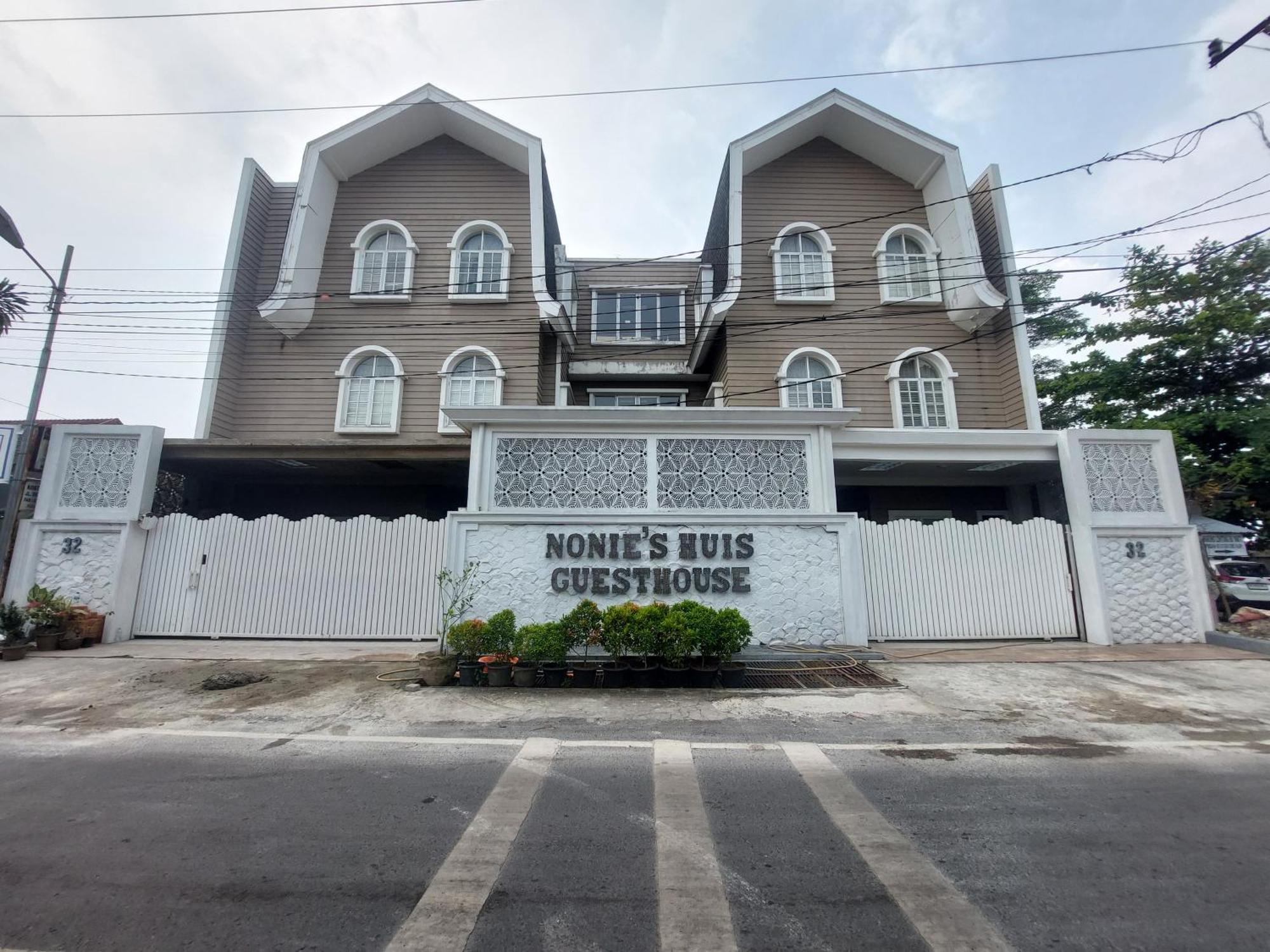 Nonie'S Huis Hotel 棉兰 外观 照片